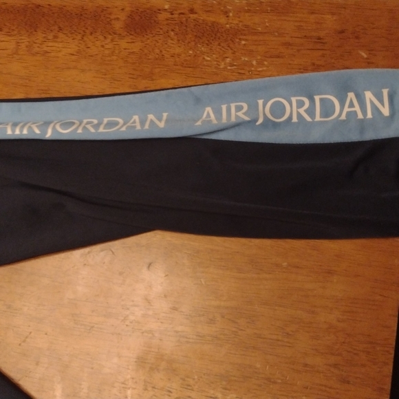 AIR JORDON WORKOUT PANTS. EXCELLENT CONDITION. LOGOED DOWN EACH LEG. - Picture 2 of 6